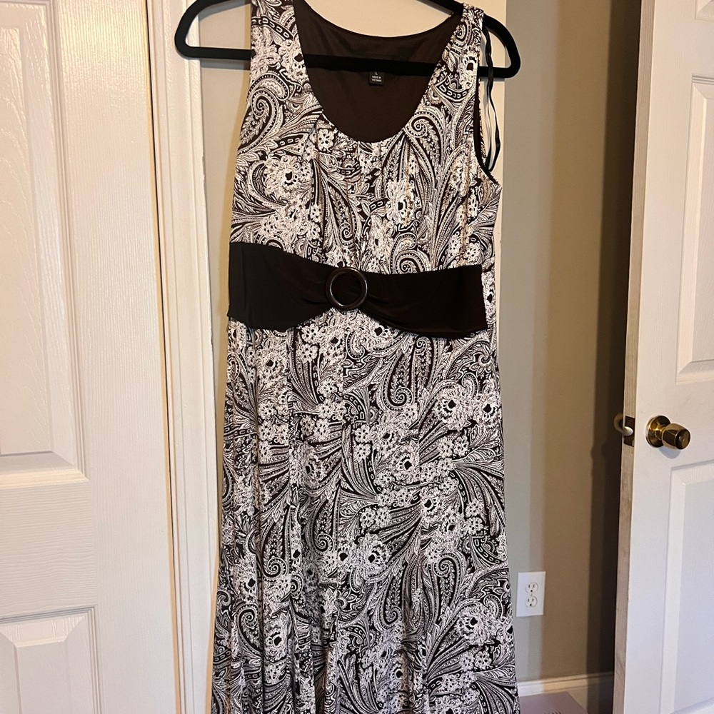 Perceptions brown and White Paisley Maxi Dress